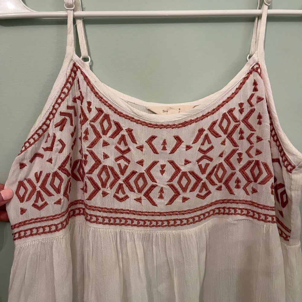 White patterned tank - Picture 2 of 7